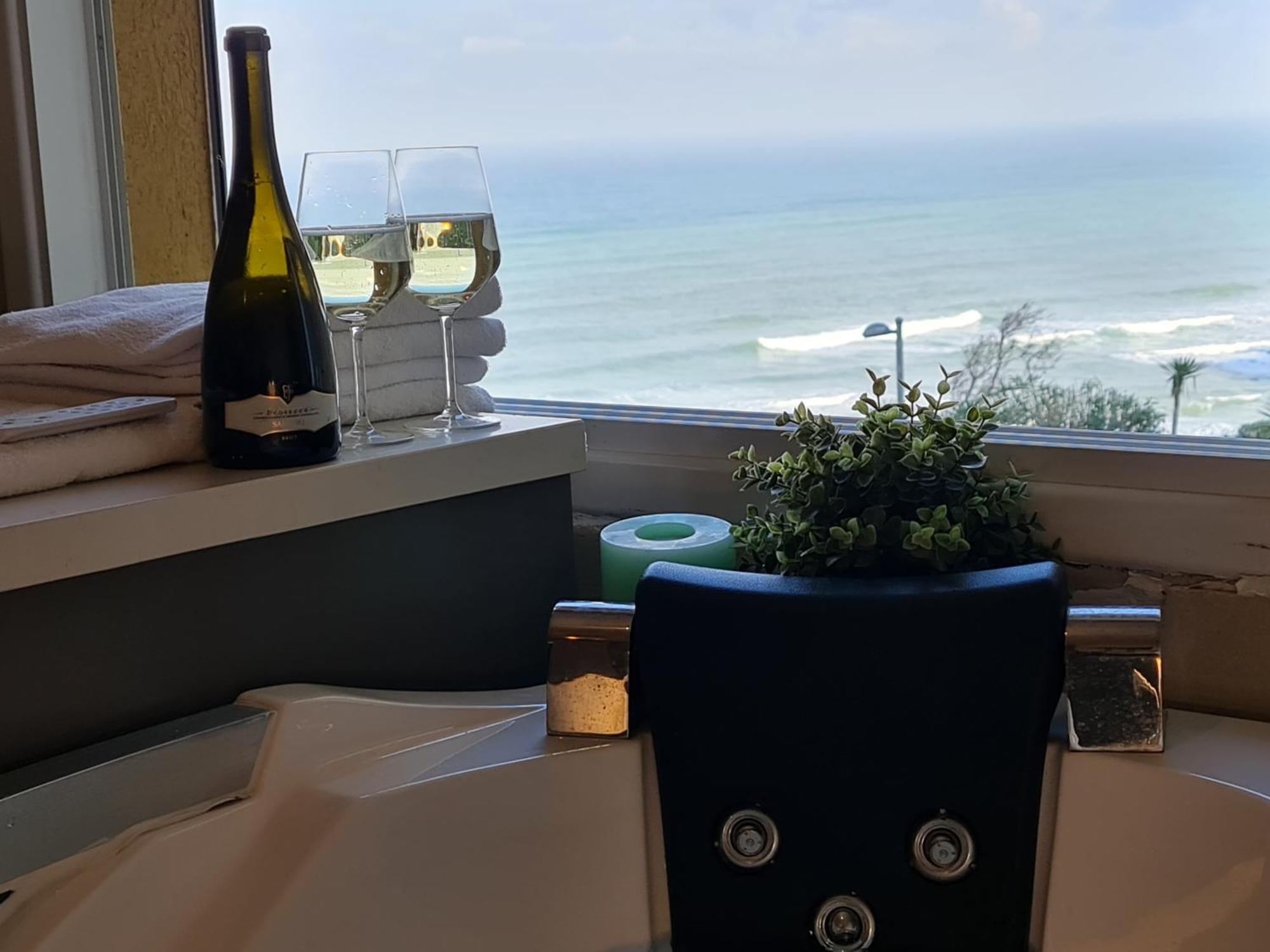 Magic On The Sea-Suites With A Private Jacuzzi And A Private Sea View เนทันยา ห้อง รูปภาพ